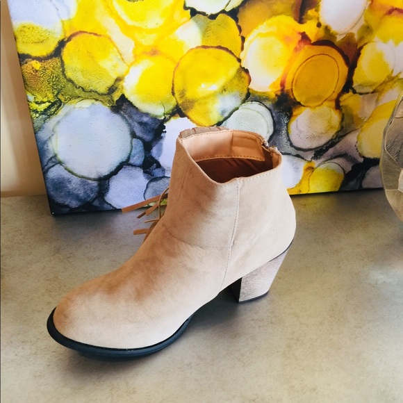 Women’s Suede Ankle boots - Picture 2 of 6